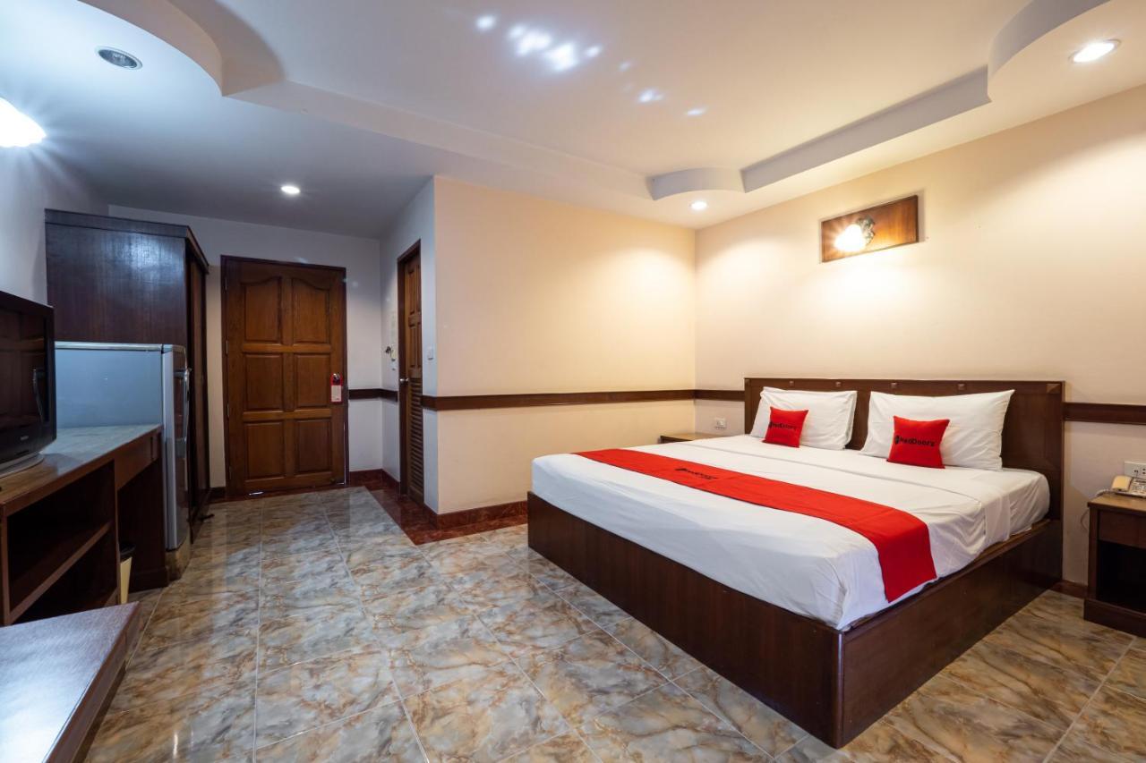 Hotel Reddoorz Navin Mansion 3 Pattaya Exterior foto