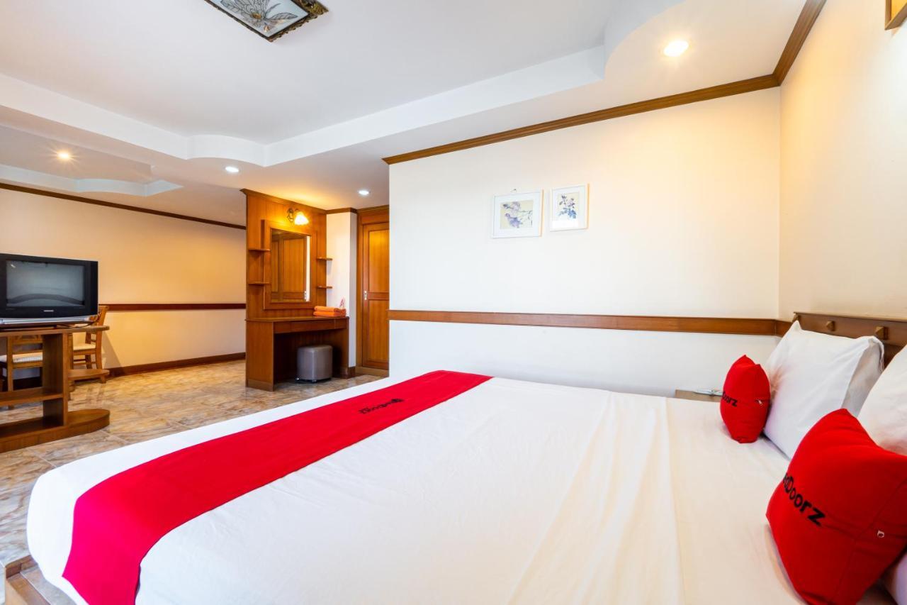 Hotel Reddoorz Navin Mansion 3 Pattaya Exterior foto